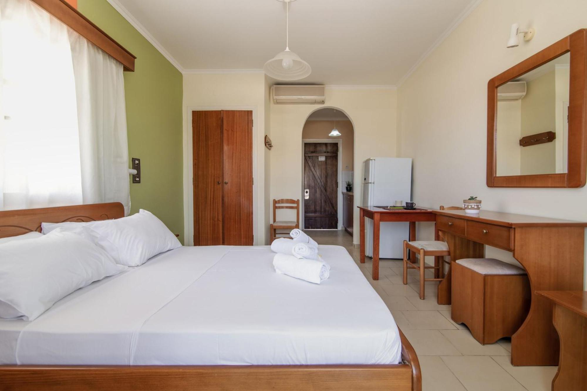 Sunbliss Studios & Apartments Alykes  Ruang foto